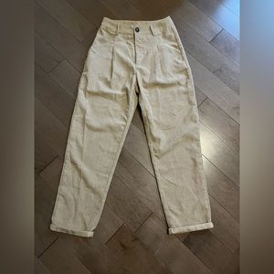 Women’s cargo/corduroy pant style